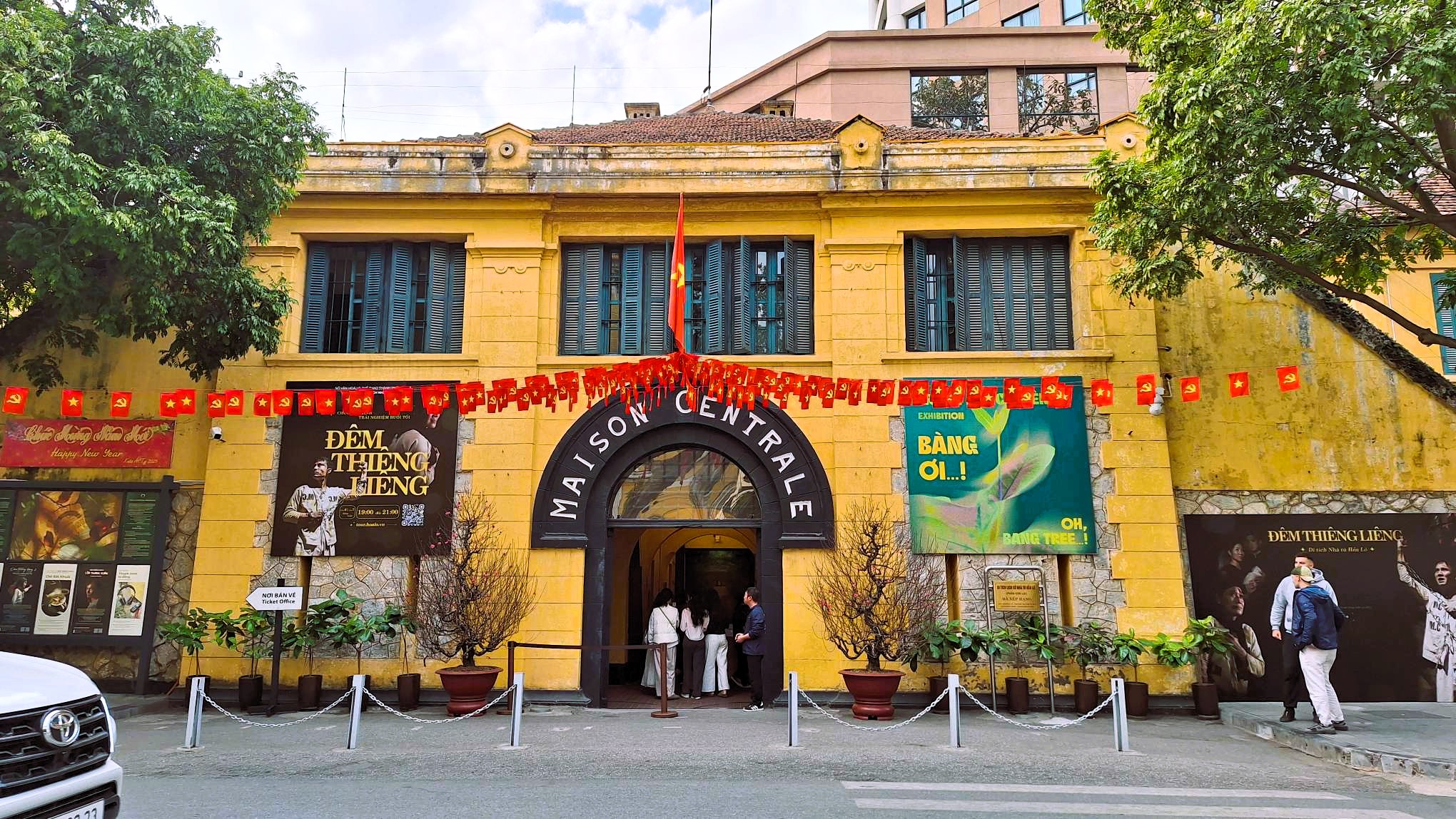 Hoa Lo Prison